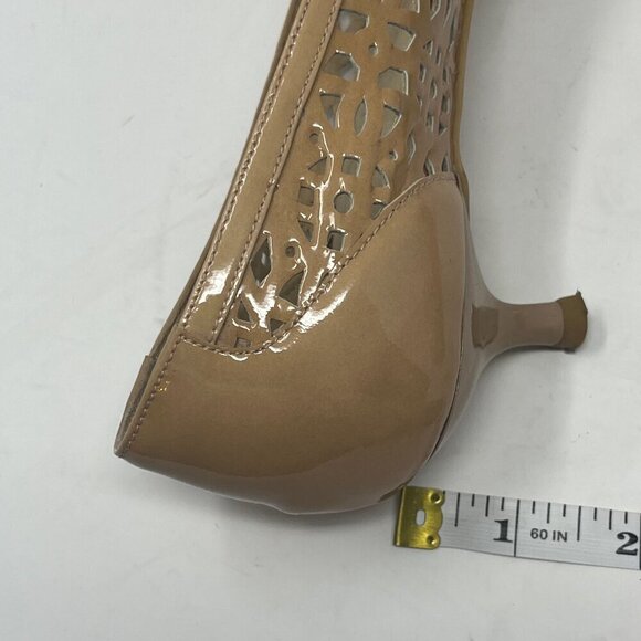 Stuart Weitzman kitten heels beige tan 8.5 perforated bows - Picture 10 of 10